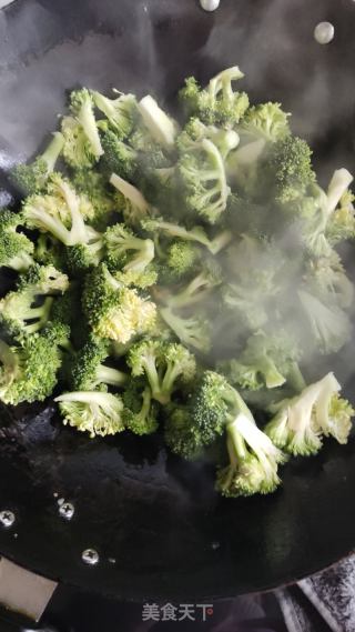 清炒西蓝花的做法步骤：4