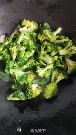 清炒西蓝花的做法步骤：5