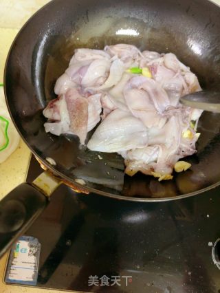 鱿鱼炒芹菜的做法步骤：4