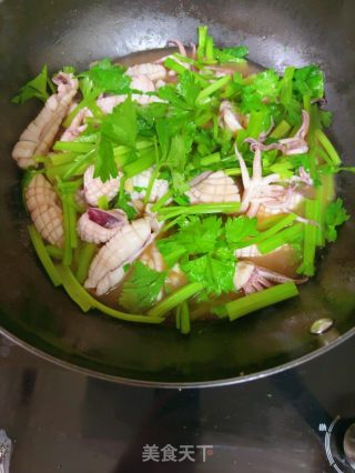 鱿鱼炒芹菜的做法步骤：6
