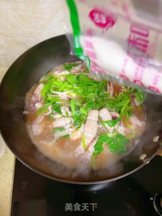 鱿鱼炒芹菜的做法步骤：8