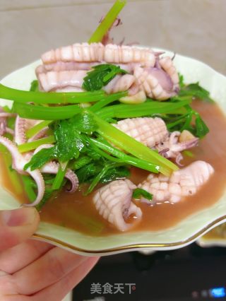 鱿鱼炒芹菜的做法步骤：9