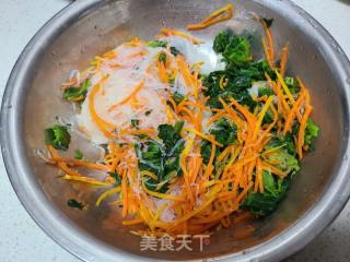 凉拌红萝卜菠菜粉丝的做法步骤：7