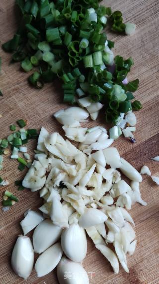 清炒油麦菜的做法步骤：2