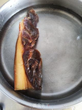 腊肉灿油麦菜的做法步骤：1