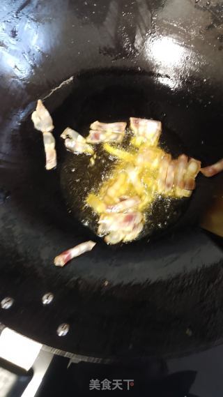 泥蒿炒腊肉的做法步骤：2