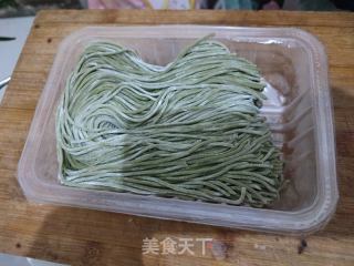 蔬菜面条的做法步骤：1