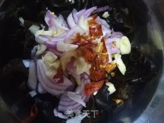 凉拌木耳皮芽子的做法步骤：4