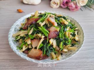 五花肉炒冬笋草籽的做法