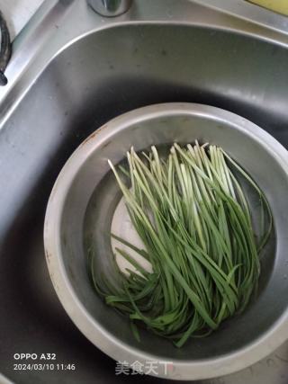 韭莱虾仁水饺的做法步骤：2