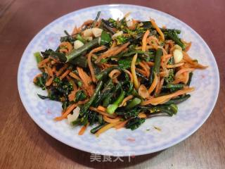 红菜苔炒红萝卜丝的做法步骤：7