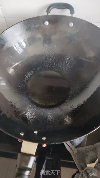 红烧鲫鱼的做法步骤：2
