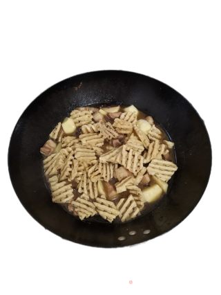 土豆花干炖肉的做法步骤：4