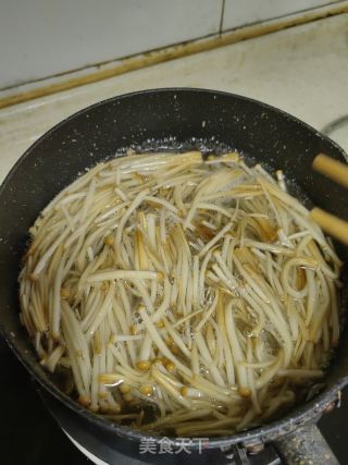 金针菇拌牛肉的做法步骤：2