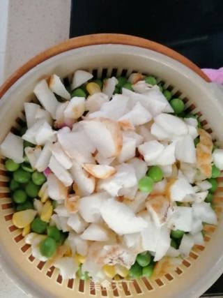 马蹄青豆玉米粒的做法步骤：2