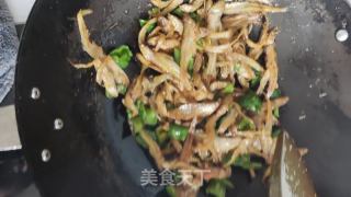 青椒炒毛花鱼的做法步骤：4