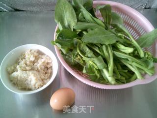 鸡蛋糙米饭炒油菜蕻的做法步骤：1