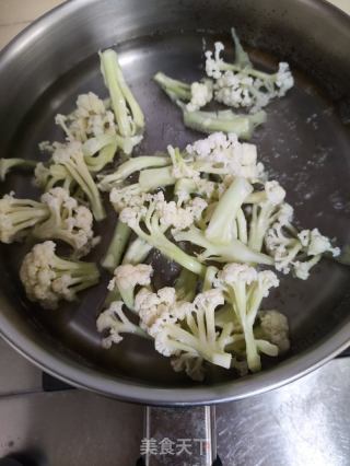 胡萝卜炒菜花的做法步骤：4