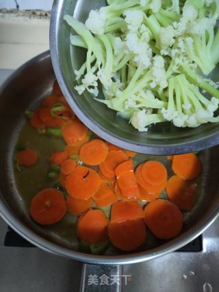 胡萝卜炒菜花的做法步骤：6