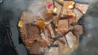 辣炒鸭血的做法步骤：3