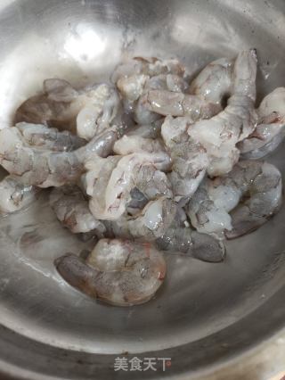 炒虾仁的做法步骤：1