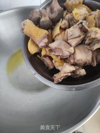 土豆焖鸡的做法步骤：3