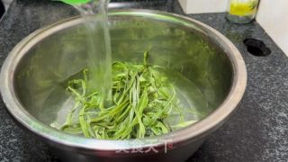 贡菜毛肚的做法步骤：1