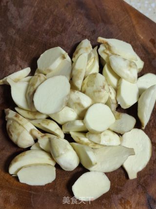 腊肉炒茨菇的做法步骤：3