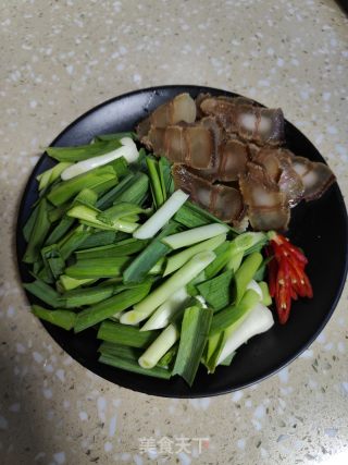 腊肉炒茨菇的做法步骤：4