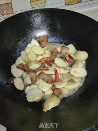 腊肉炒茨菇的做法步骤：8