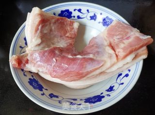 家庭版梅菜扣肉的做法步骤：1