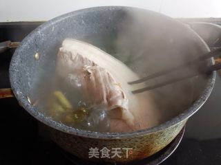 家庭版梅菜扣肉的做法步骤：4