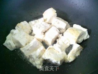 海鲜菇红肠豆腐煲的做法步骤：5