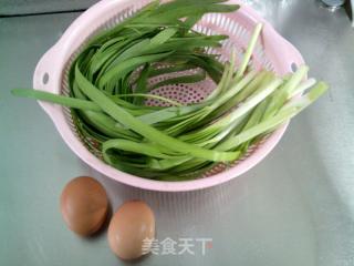 鸡蛋炒韭菜的做法步骤：1