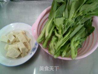 冻豆腐炒油菜蕻的做法步骤：1