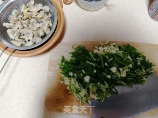 野葱炒花甲的做法步骤：2