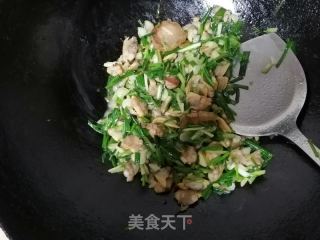 野葱炒花甲的做法步骤：3