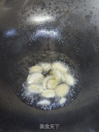 烧椒酱炒番薯叶的做法步骤：4