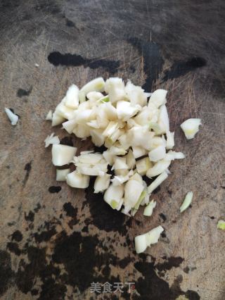 春菜苗炒腊肠的做法步骤：2