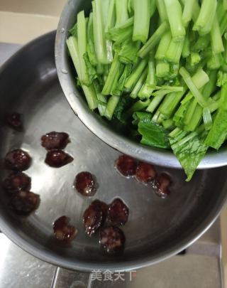 春菜苗炒腊肠的做法步骤：5