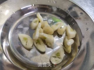 木耳青椒炒肉的做法步骤：3