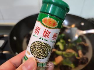 木耳青椒炒肉的做法步骤：9