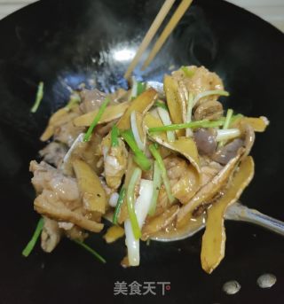 姜葱炒鸡的做法步骤：8