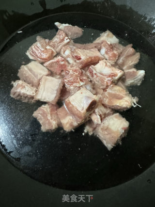 灵芝排骨汤的做法步骤：1