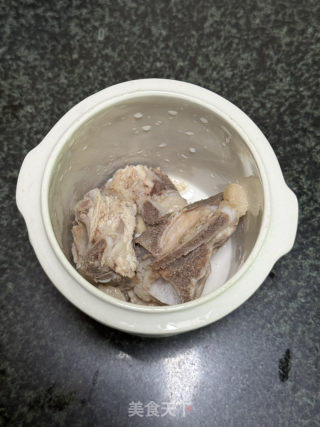 灵芝排骨汤的做法步骤：2