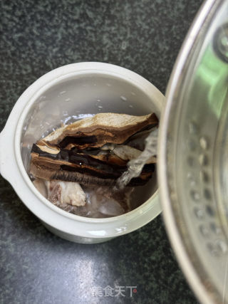 灵芝排骨汤的做法步骤：4