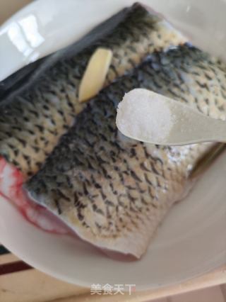 清蒸瘦身鲩鱼腩的做法步骤：3