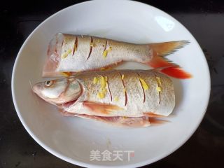 清蒸白刀鱼的做法步骤：2