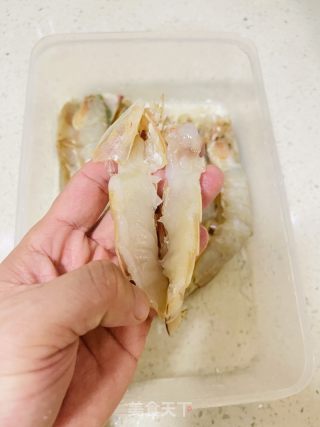 蒜蓉蒸虾的做法步骤：2