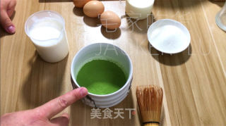 抹茶淡奶烤布丁，制作简单，甜而不腻，口感Q弹软嫩。的做法步骤：1